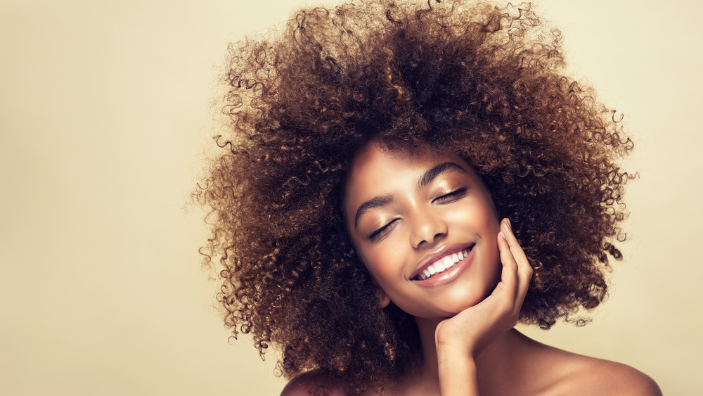 afro, one of the best hair trends of 2020