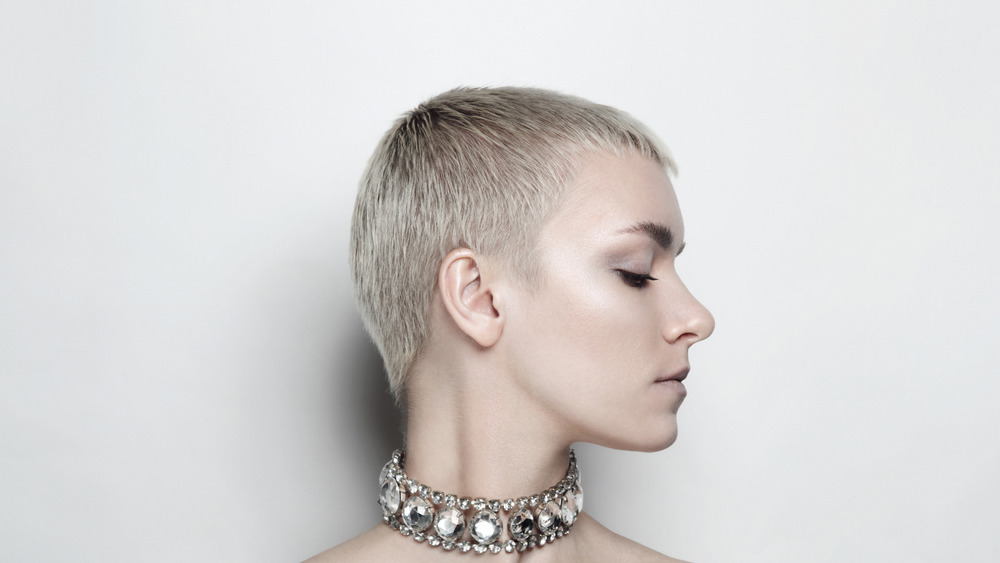 Pixie haircut, one of the best hair trends of 2020