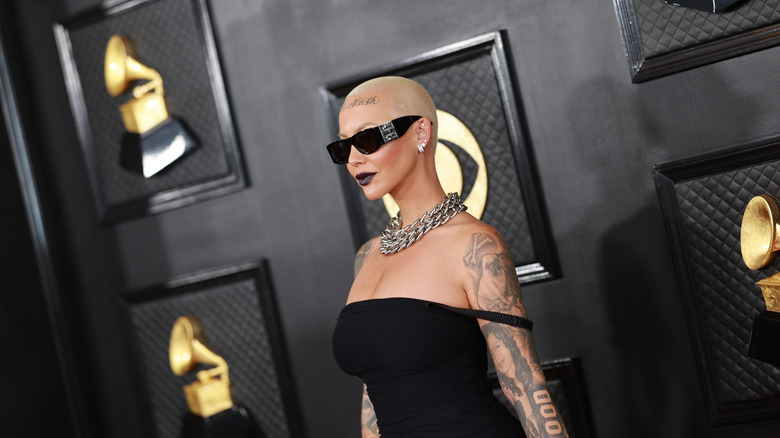 amber rose blonde buzz cut