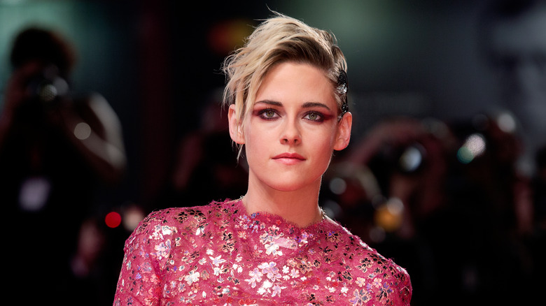 kristen stewart layered pixie cut