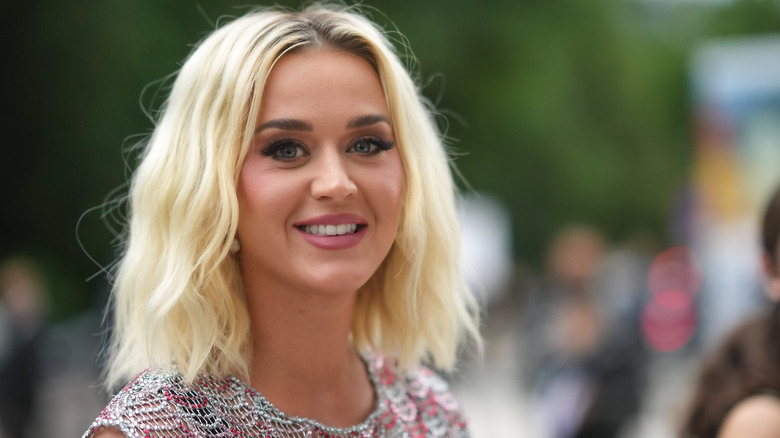 katy perry platinum blonde haircut