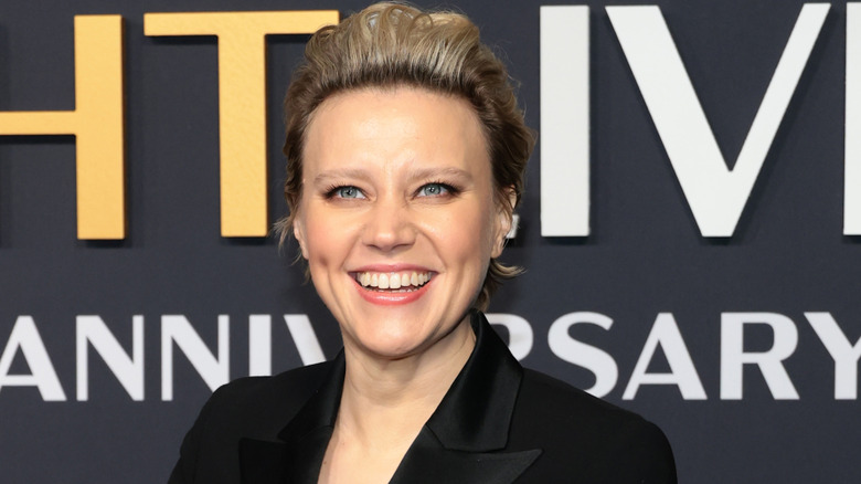 Kate McKinnon grinning on the SNL50 red carpet