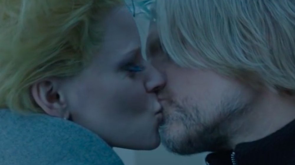 Woody Harrelson and Elizabeth Banks' kiss in The Hunger Games