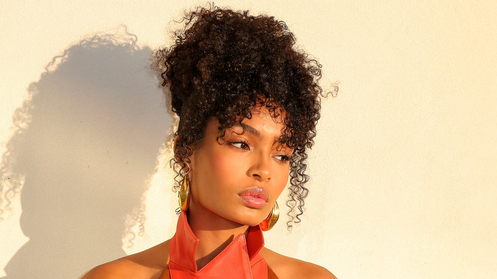 Yara Shahidi with curly bangs