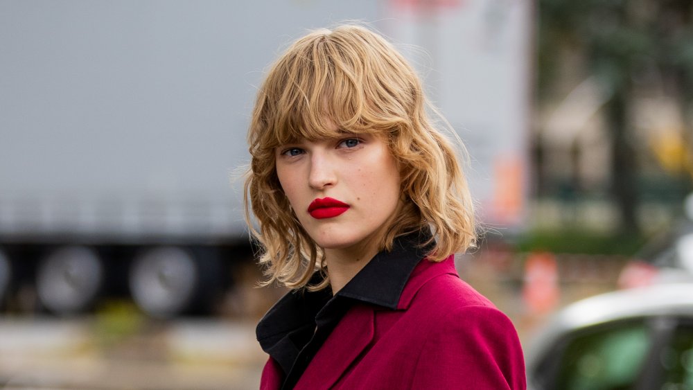 A Parisian woman walking for HErmes