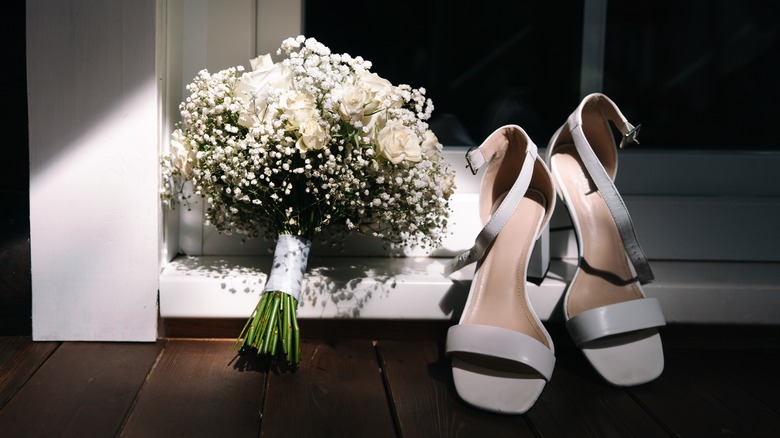 Bridal bouquet, women's bridal shoes