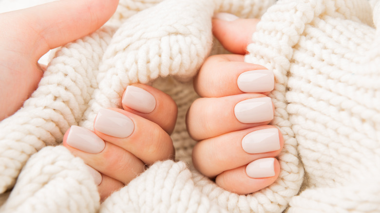 Short acrylic nails in a blanket