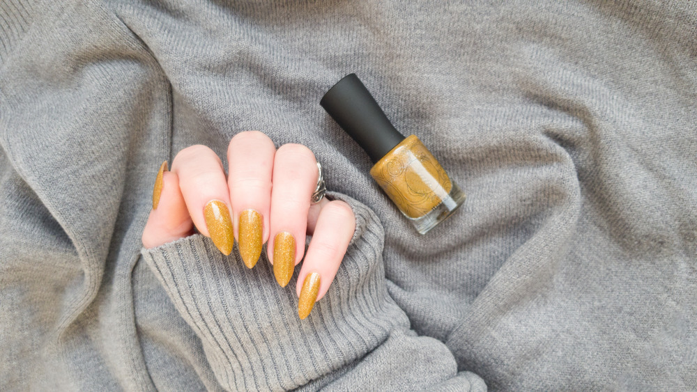 yellow nail polish 