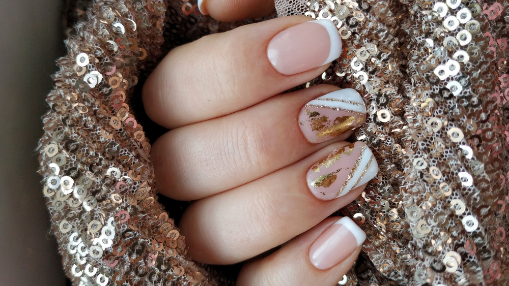 minimalist nail art design