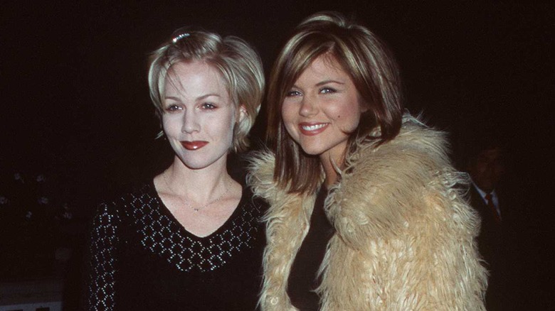 Jennie Garth and Tiffani Amber Thiessen posing