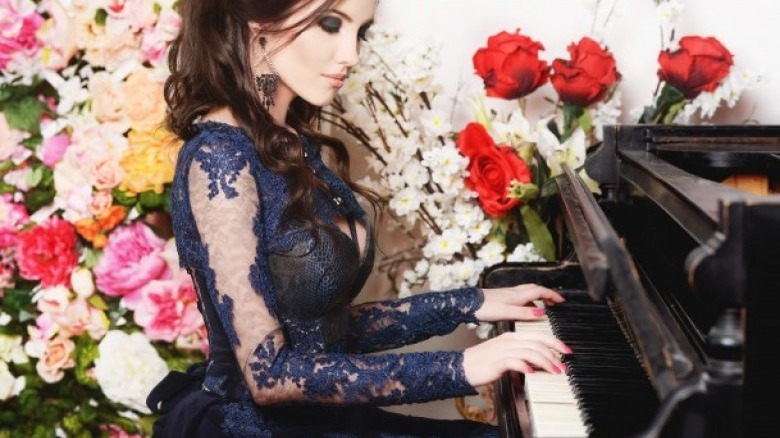 woman playing piano