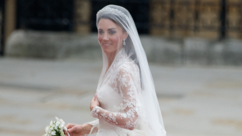 Kate Middleton arriving to her wedding 