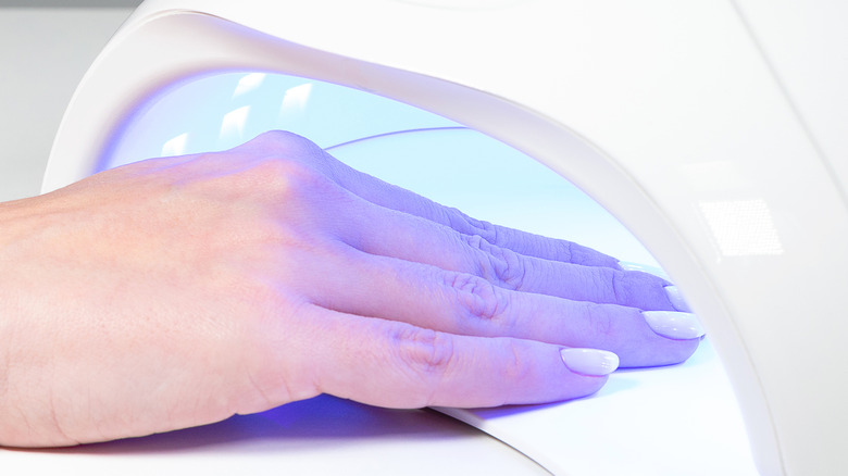 hand under the UV lamp