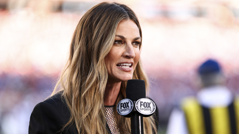 Fox Sports' Erin Andrews speaking into a microphone