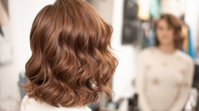 woman with collarbone bob