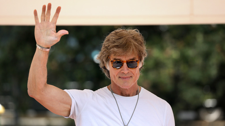 Ron Moss waving