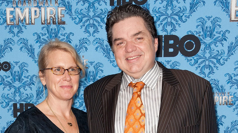 Oliver Platt with wife on red carpet