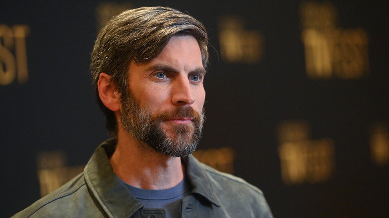 Wes Bentley looks off into the distance