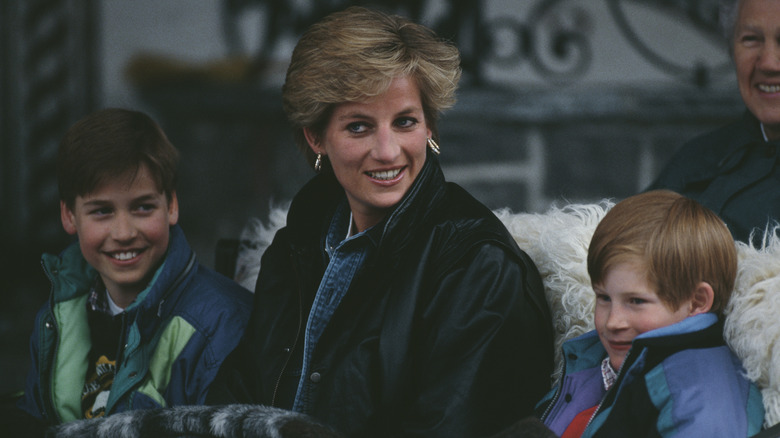 Prince William, Princess Diana, and Prince Harry smiling on vaction in 1993