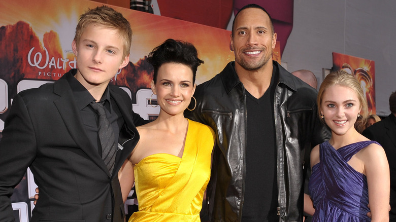 Alexander Ludwig, Carla Gugino, Dwayne Johnson, AnnaSophia Robb