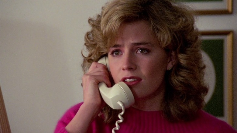 Elisabeth Shue curly hair on the phone