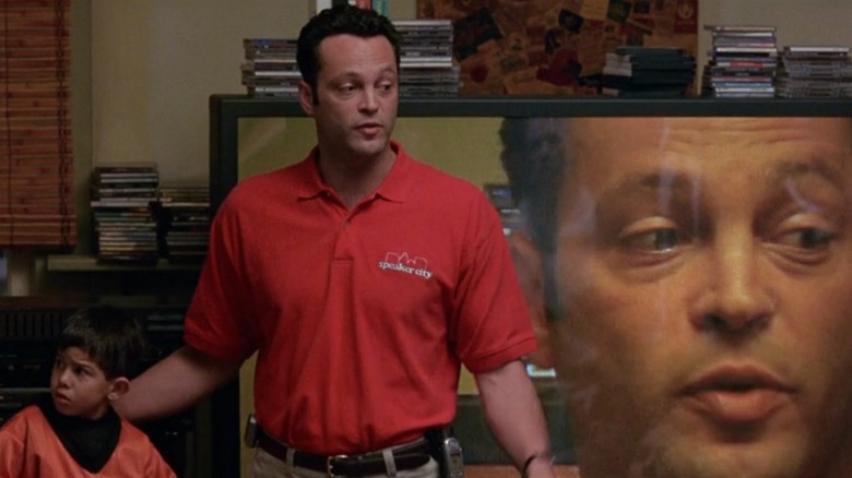 Vince Vaughn in front of TV of his face in Old School