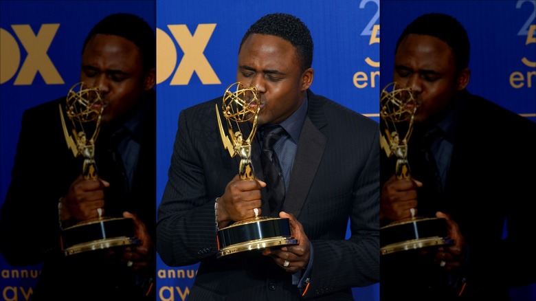 Wayne Brady kissing his Emmy