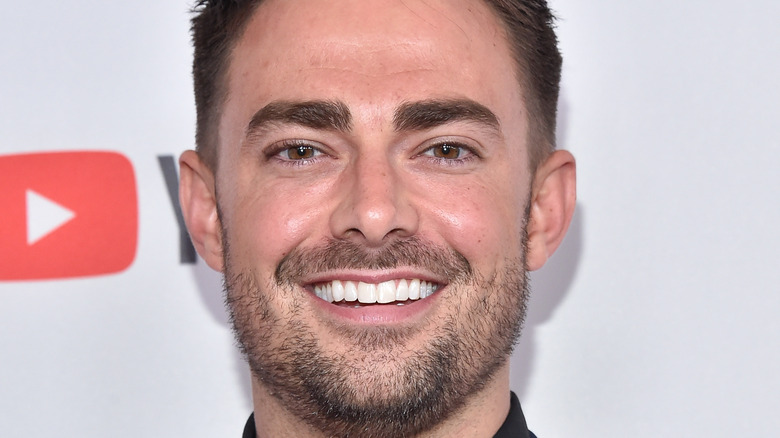 Jonathan Bennett smiling