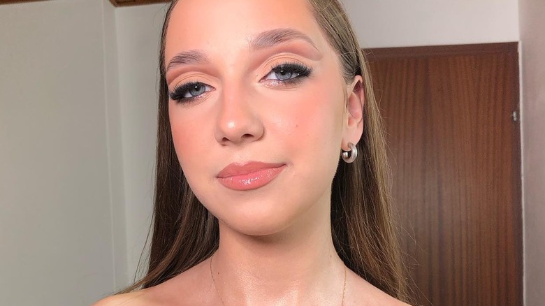 Woman with almond shaped eyes wearing cut crease makeup