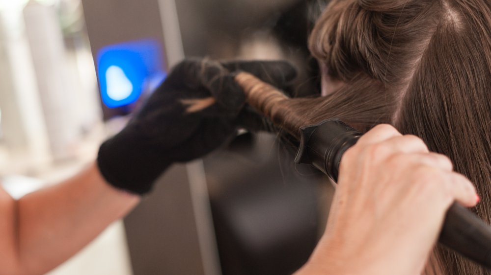 using a curling wand