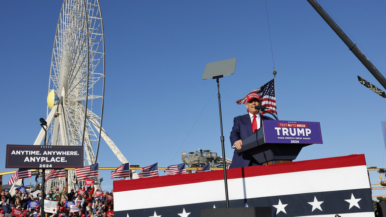 Donald Trump at podium NJ ferris wheel