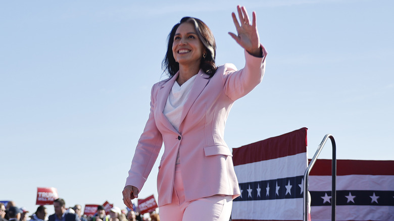 Tulsi Gabbard waving at a Trump campaign rally