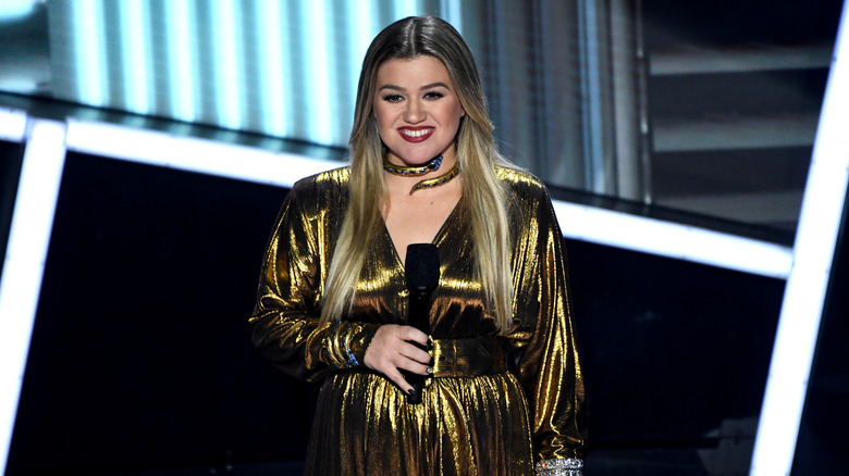 Kelly Clarkson on stage at the Billboard Music Awards