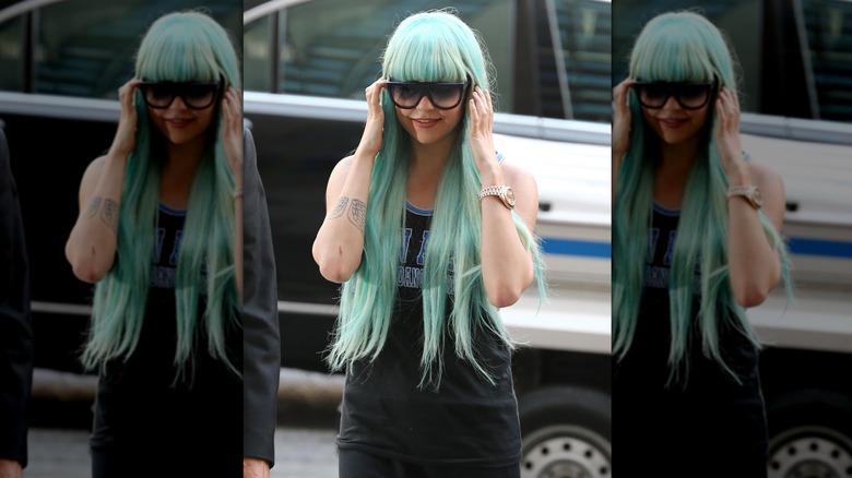 Amanda Bynes in green wig