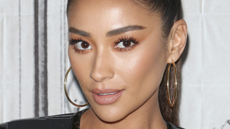 Shay Mitchell smizing