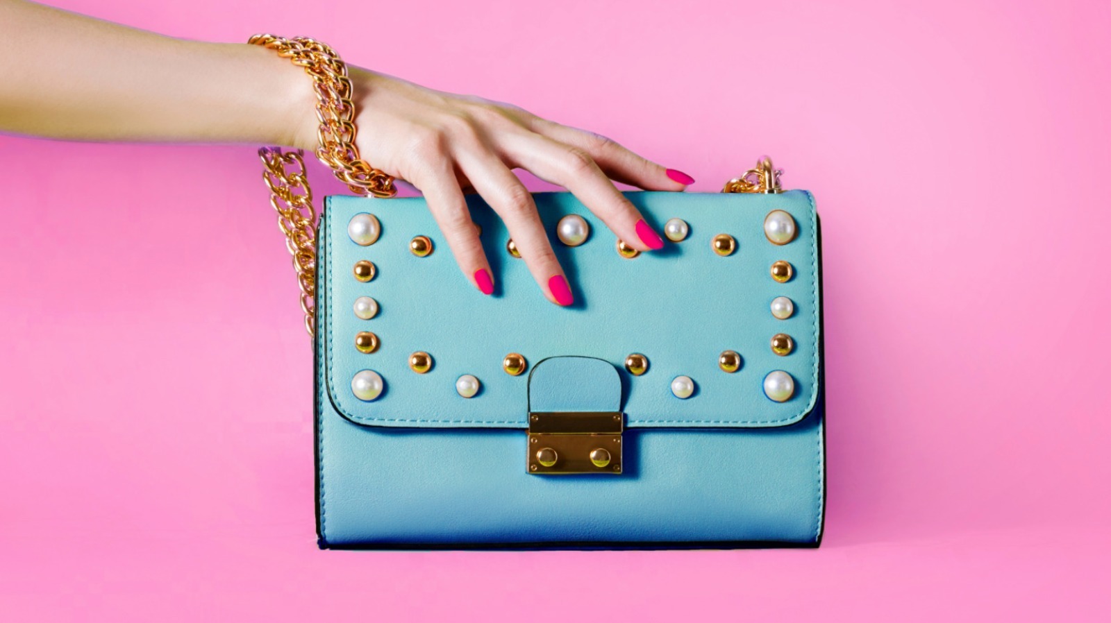 25 Purse Essentials For Every Woman To Carry In Her Purse