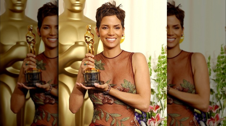 Halle Berry holds Oscar