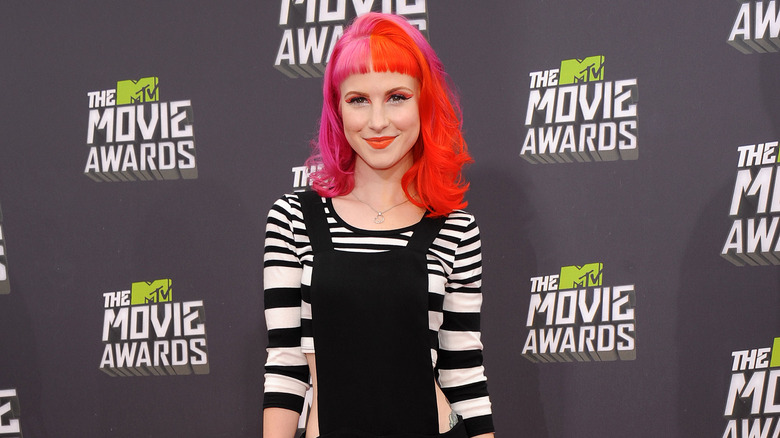 Hayley Williams posing on the red carpet