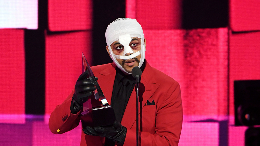 The Weeknd bandaged face at the AMAs