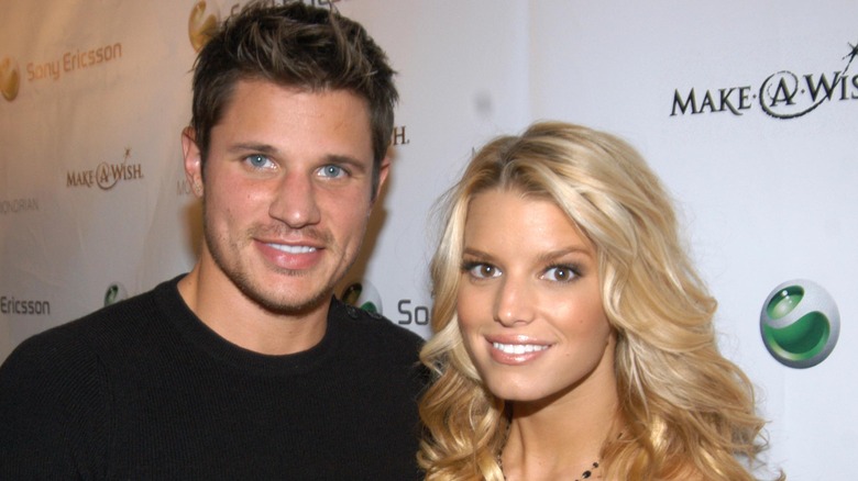 Jessica Simpson Nick Lachey posing