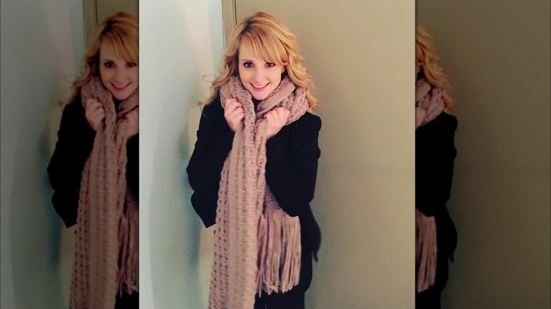 Melissa Rauch in a long blanket scarf