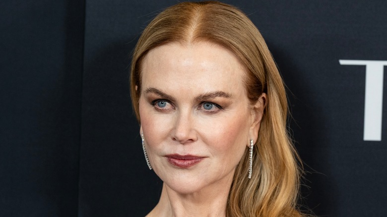 Nicole Kidman wearing her hair swept to the side at the "Expats" premiere