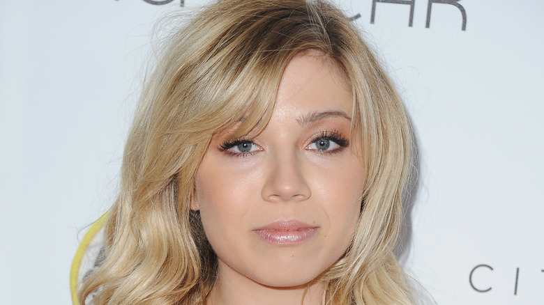 Jennette McCurdy poses on the red carpet