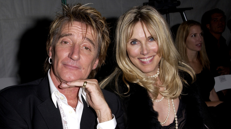 Rod and Alana Stewart posing