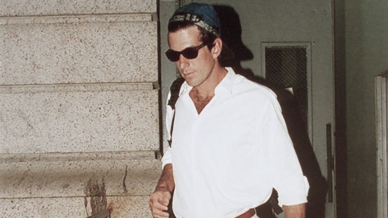 The Go To Disguise John F Kennedy Jr Used To Escape Prying Paparazzi Eyes 