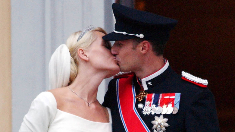 Mette-Marit marries Prince Haakon