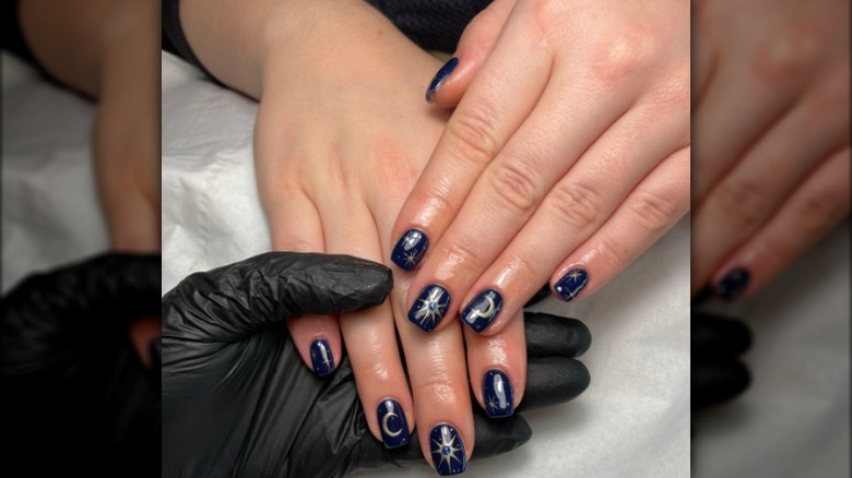 Navy blue nails