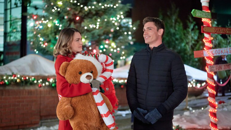 Tanner Novlan and Aimee Teegarden in Hallmark Christmas movie