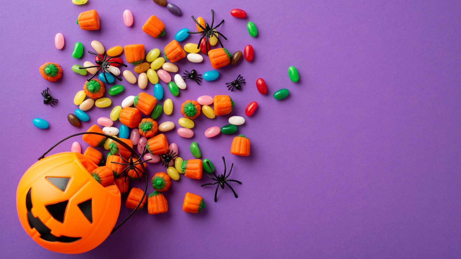 the-halloween-candy-to-buy-if-you-re-looking-to-save-money