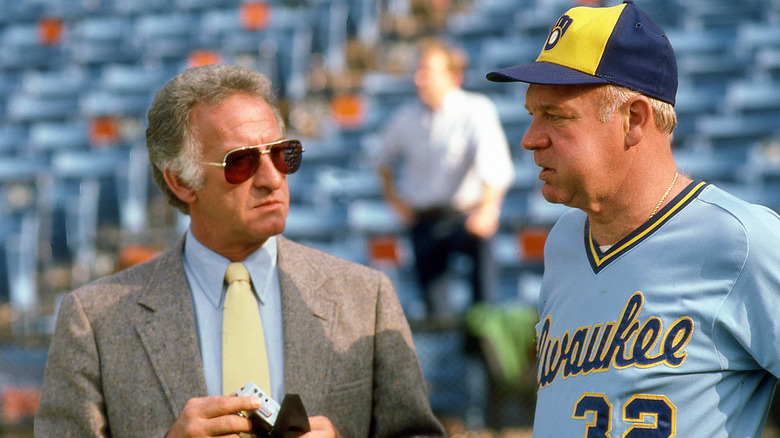 Bob Uecker chatting with player